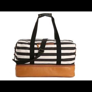 BRAND NEW STRIPED WEEKENDER BAG! ⚫️✨⚪️